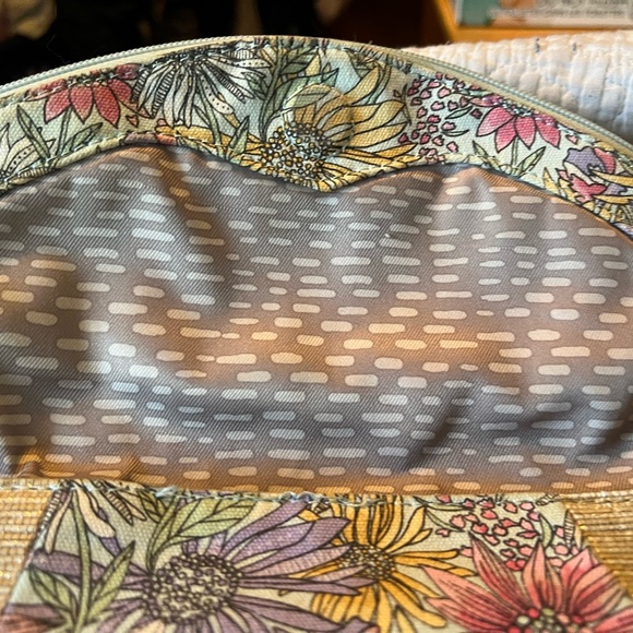 Floral and canvas fold over crossbody, gently used Sakroots - Picture 2 of 16